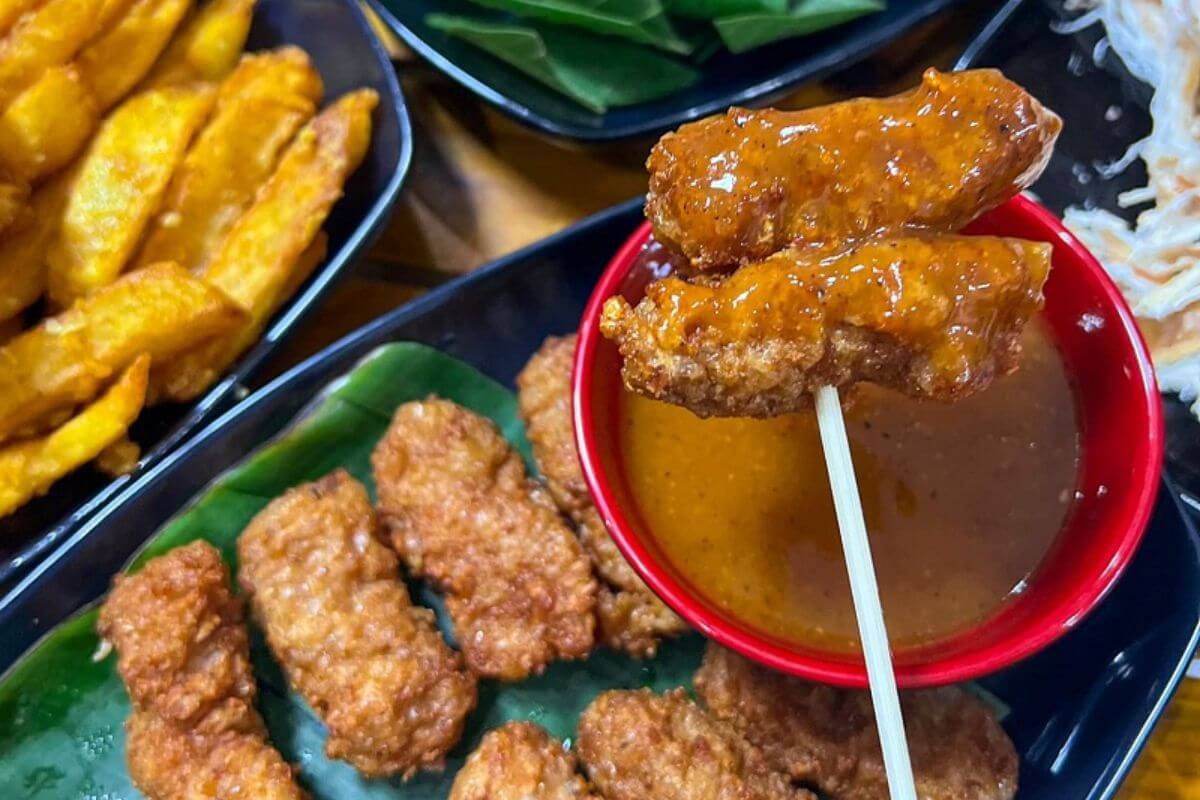 Nem Chua Rán – Đặc Sản Việt Nam Hút Khách Tây | | FoodDaily.vn